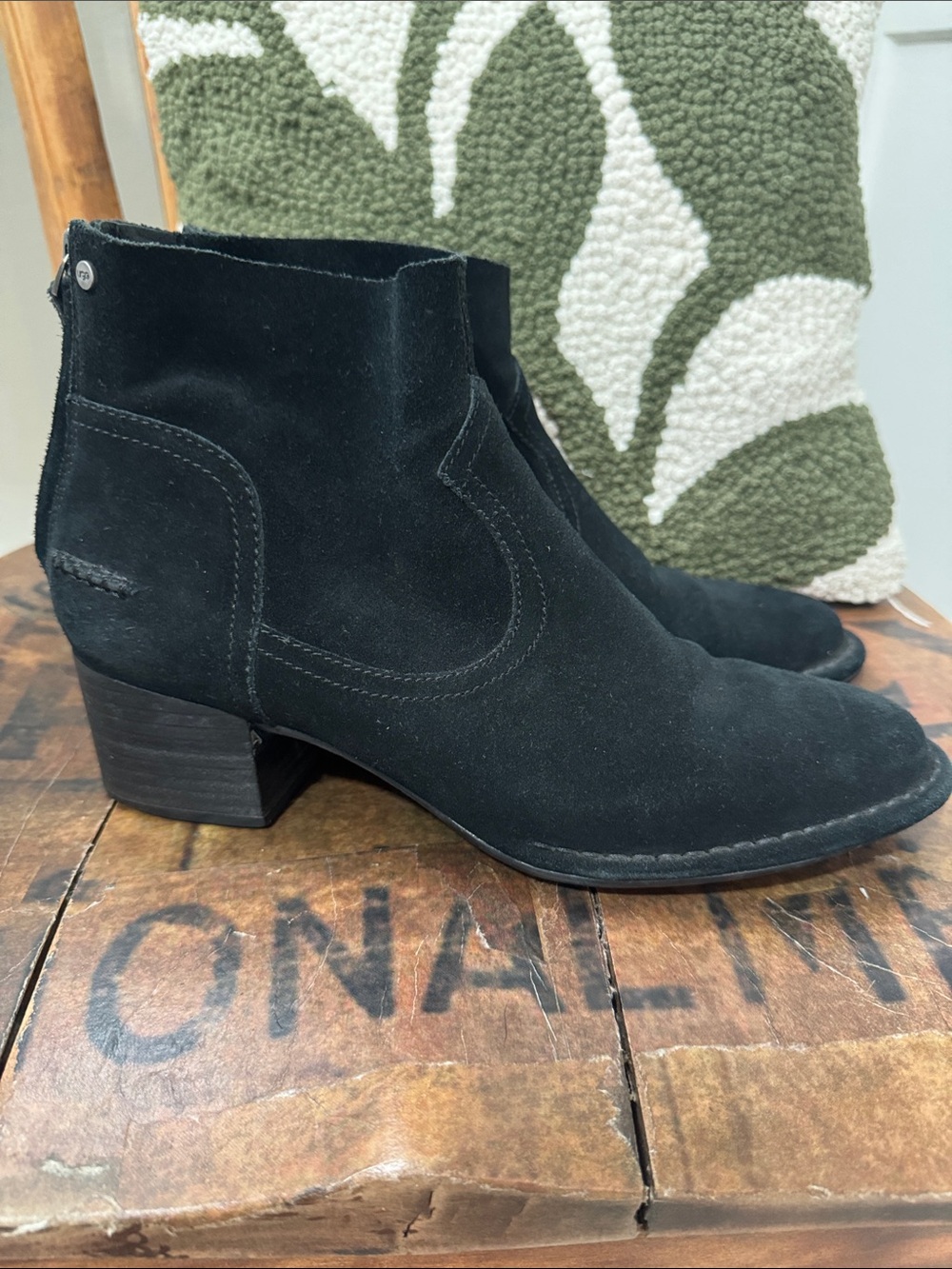 UGG Black Suede Western Ankle Boots Size 8.5 Block Heel